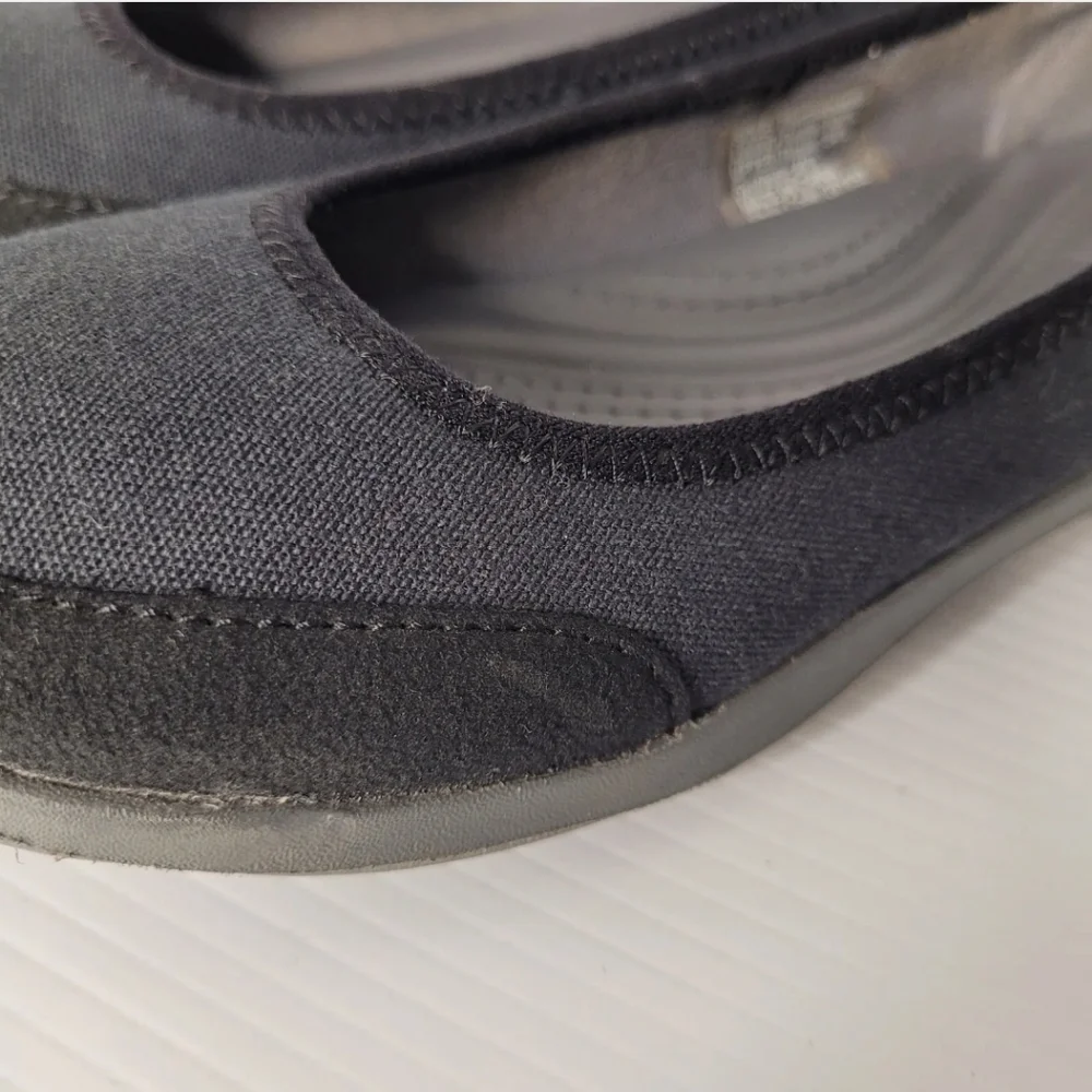 CROCS Comfort Slip On Black Shoes Size 6 Ballet Flats - Picture 2 of 9